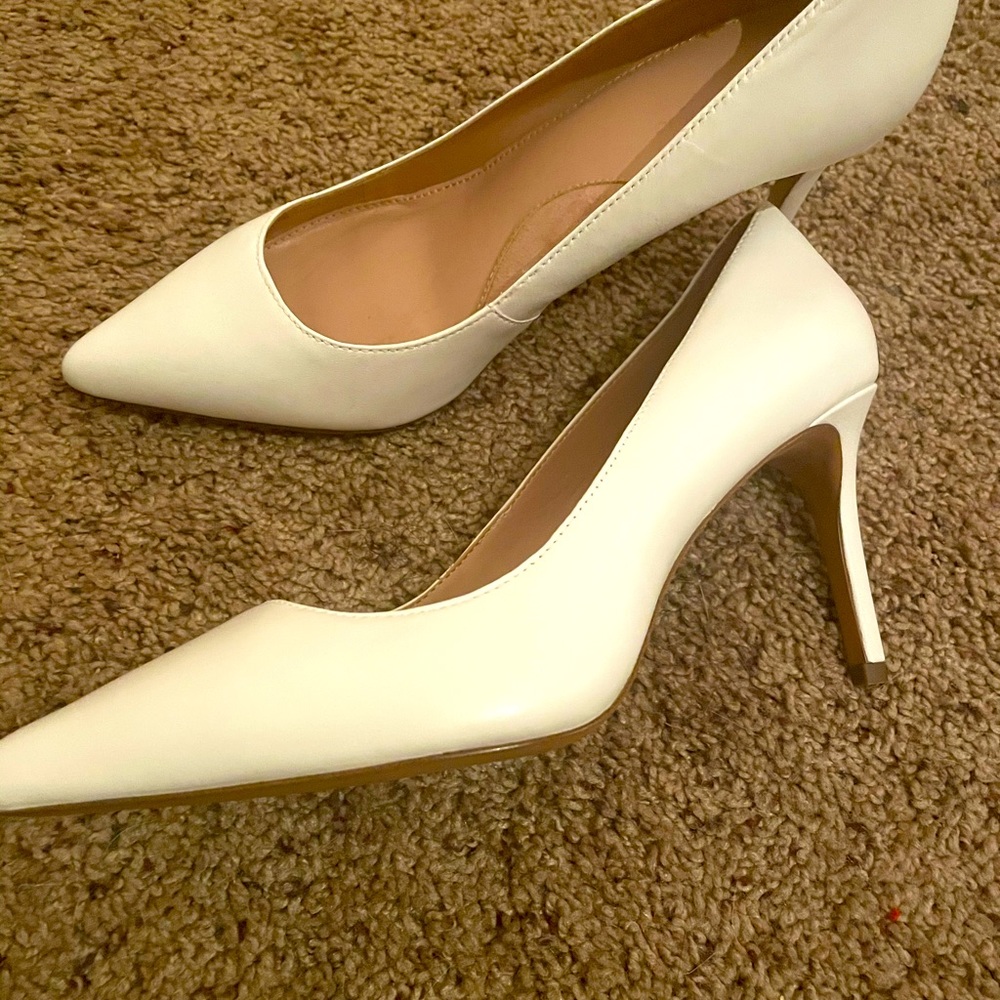 Banana Republic Madison 12 Hour Pump
